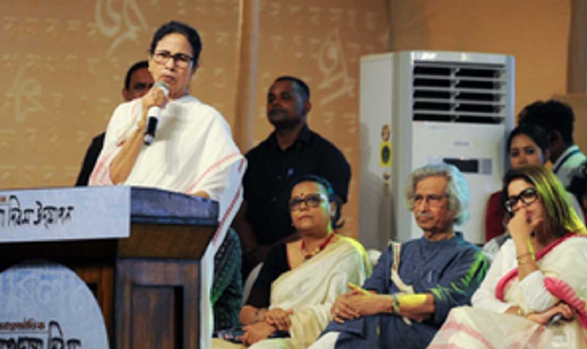 ममता बनर्जी की डॉक्टरों के साथ बैठक पर विवाद, मरीजों की देखभाल पर उठे सवाल